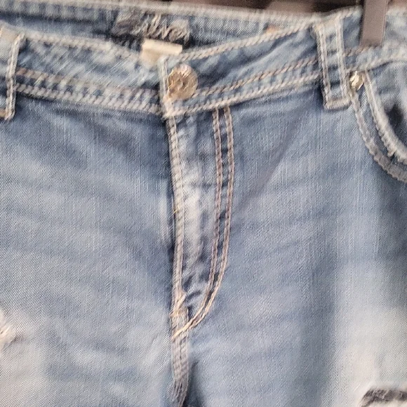 Distressed Blue Jeans - Picture 3 of 9